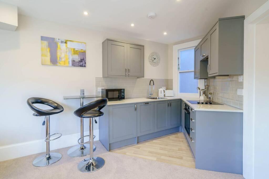 Upper Thames & Lower Thames - Stunning Apartments Henley-on-Thames Bagian luar foto